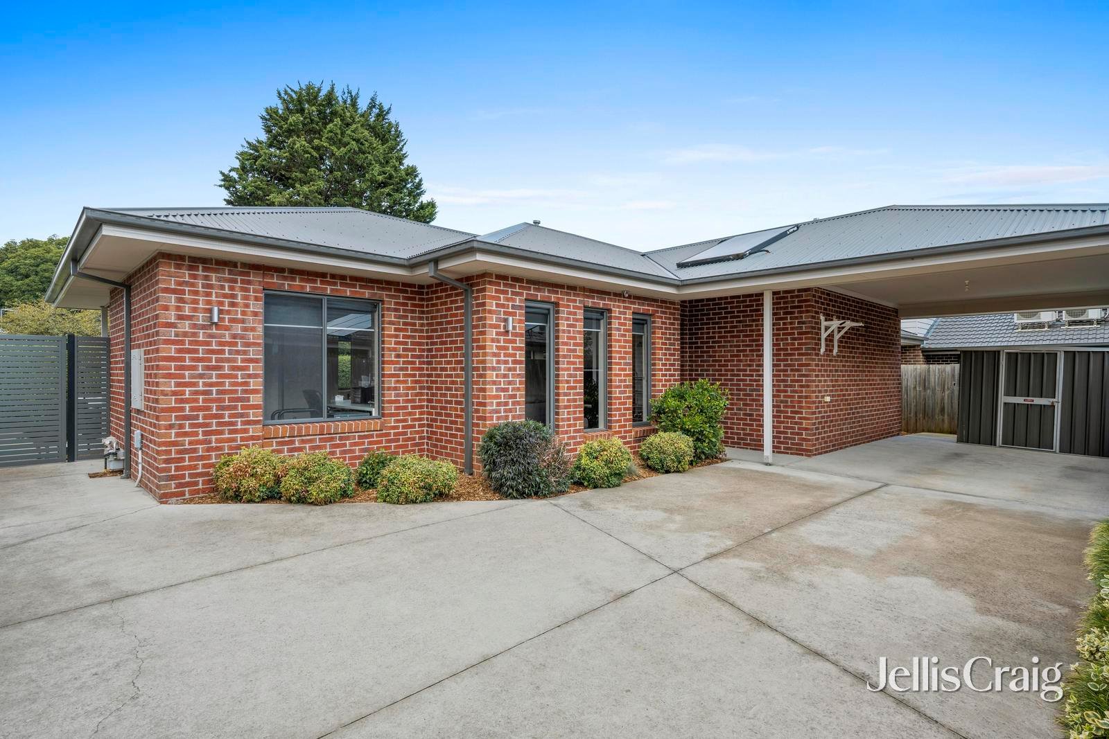 6a Kathy Court, Mooroolbark image 1