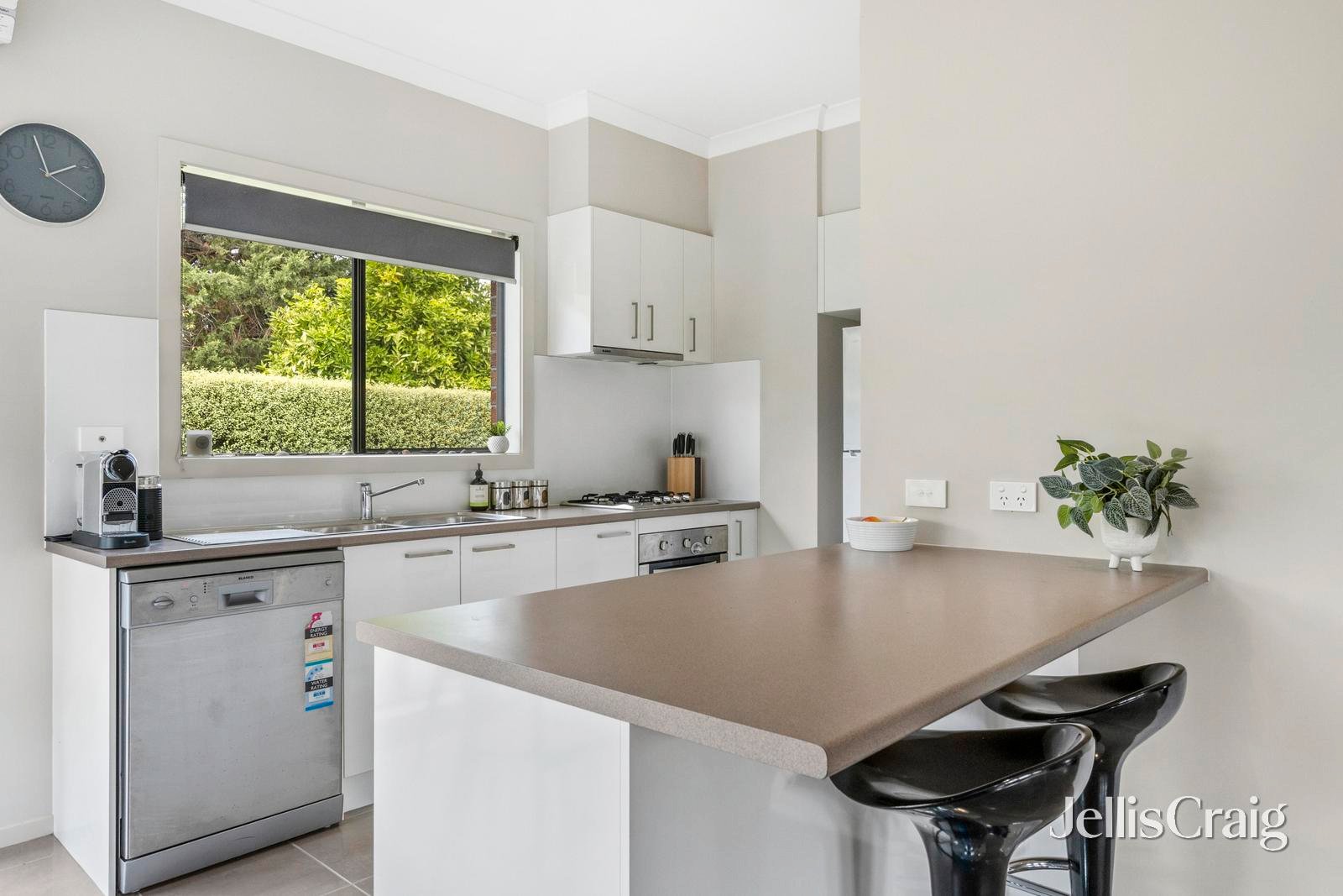 6a Kathy Court, Mooroolbark image 8