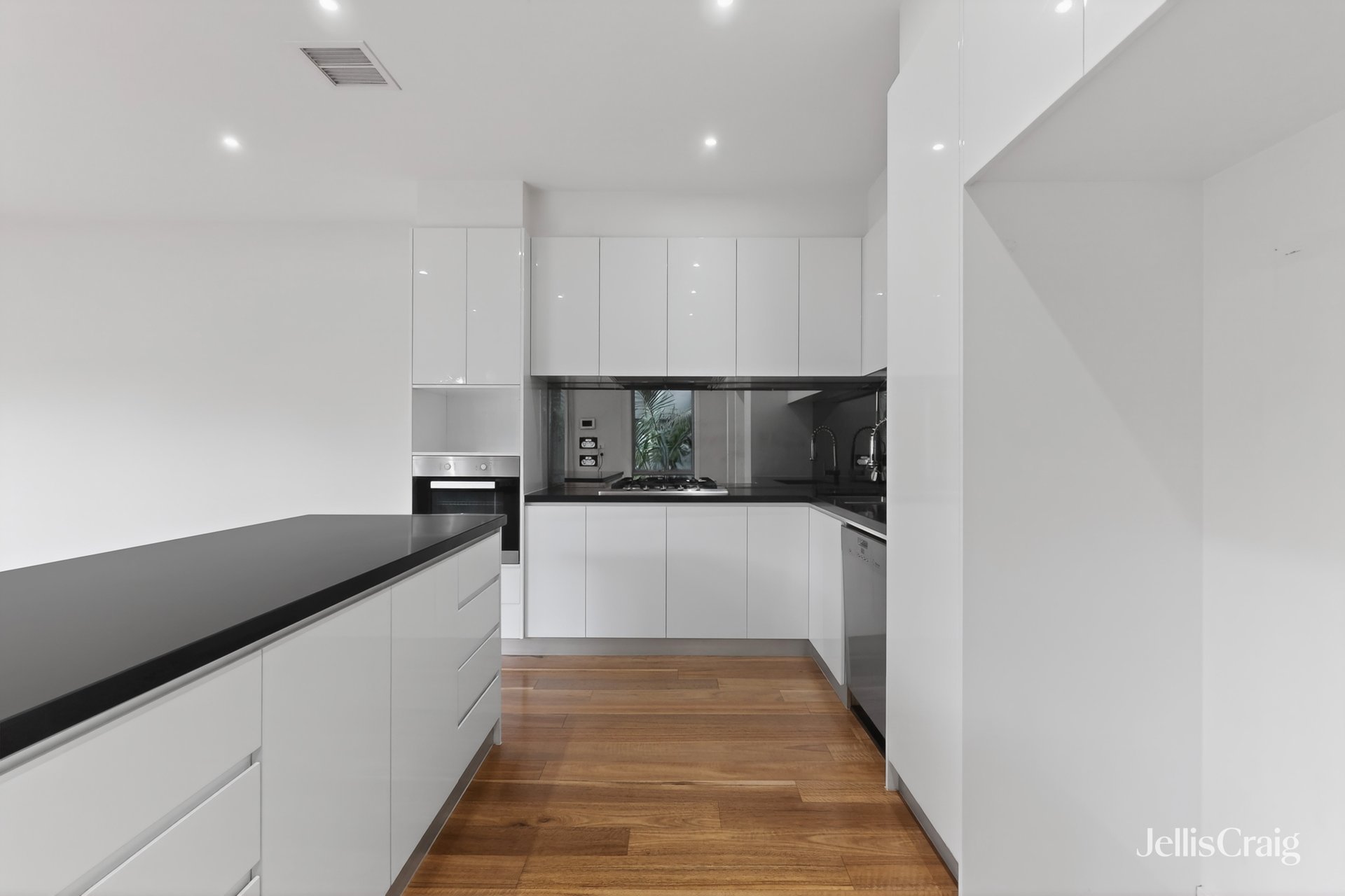 6A Loch Crescent, Strathmore image 2