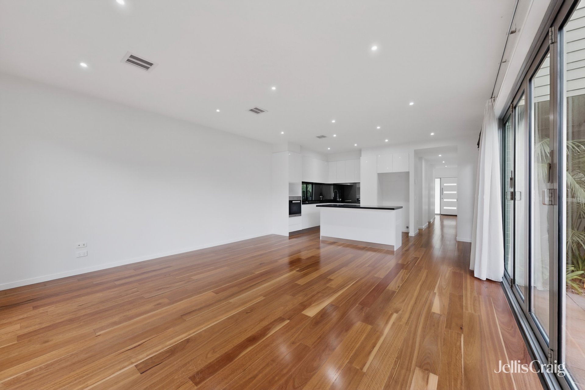 6A Loch Crescent, Strathmore image 4