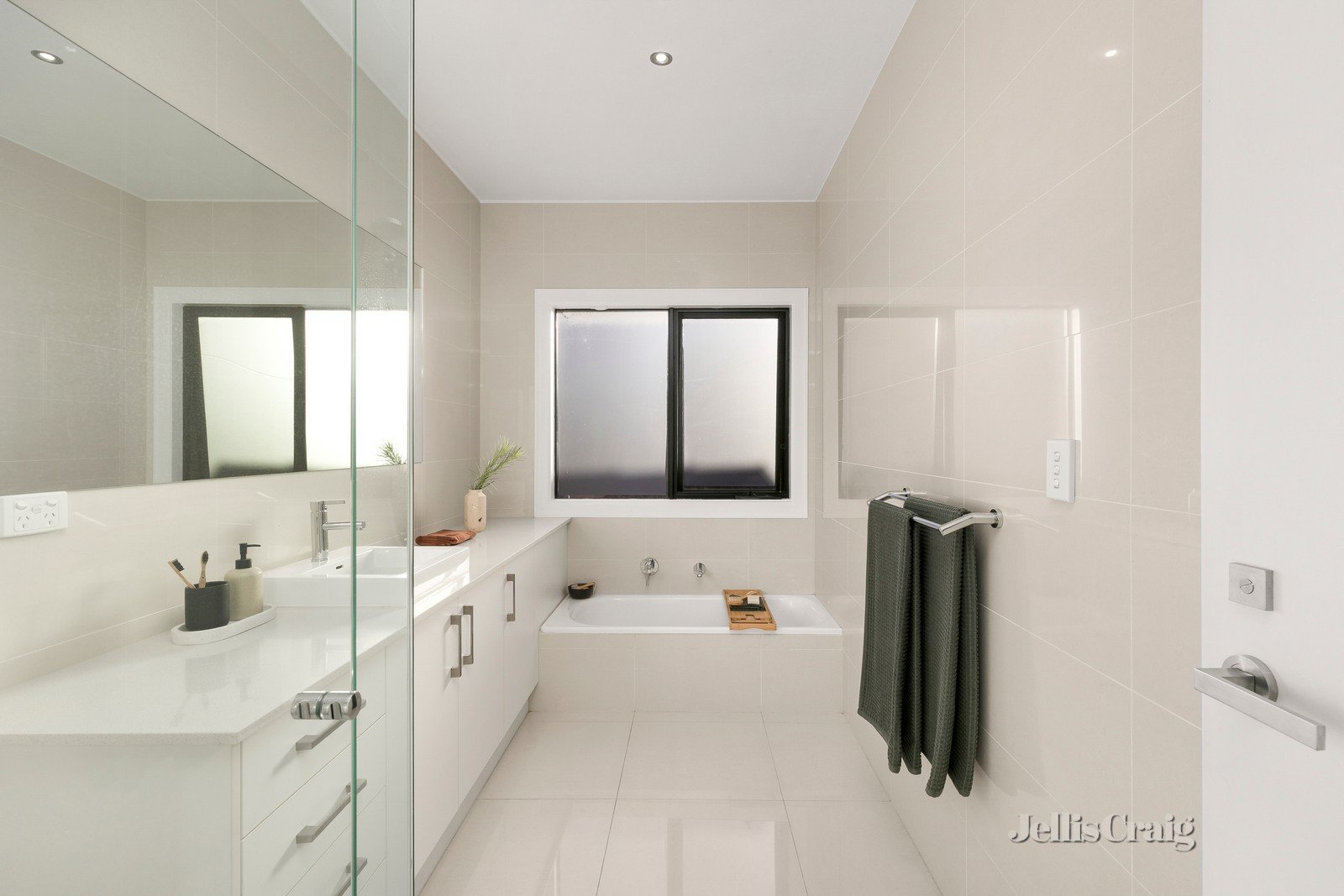6A Prior Rd, Malvern East image 6