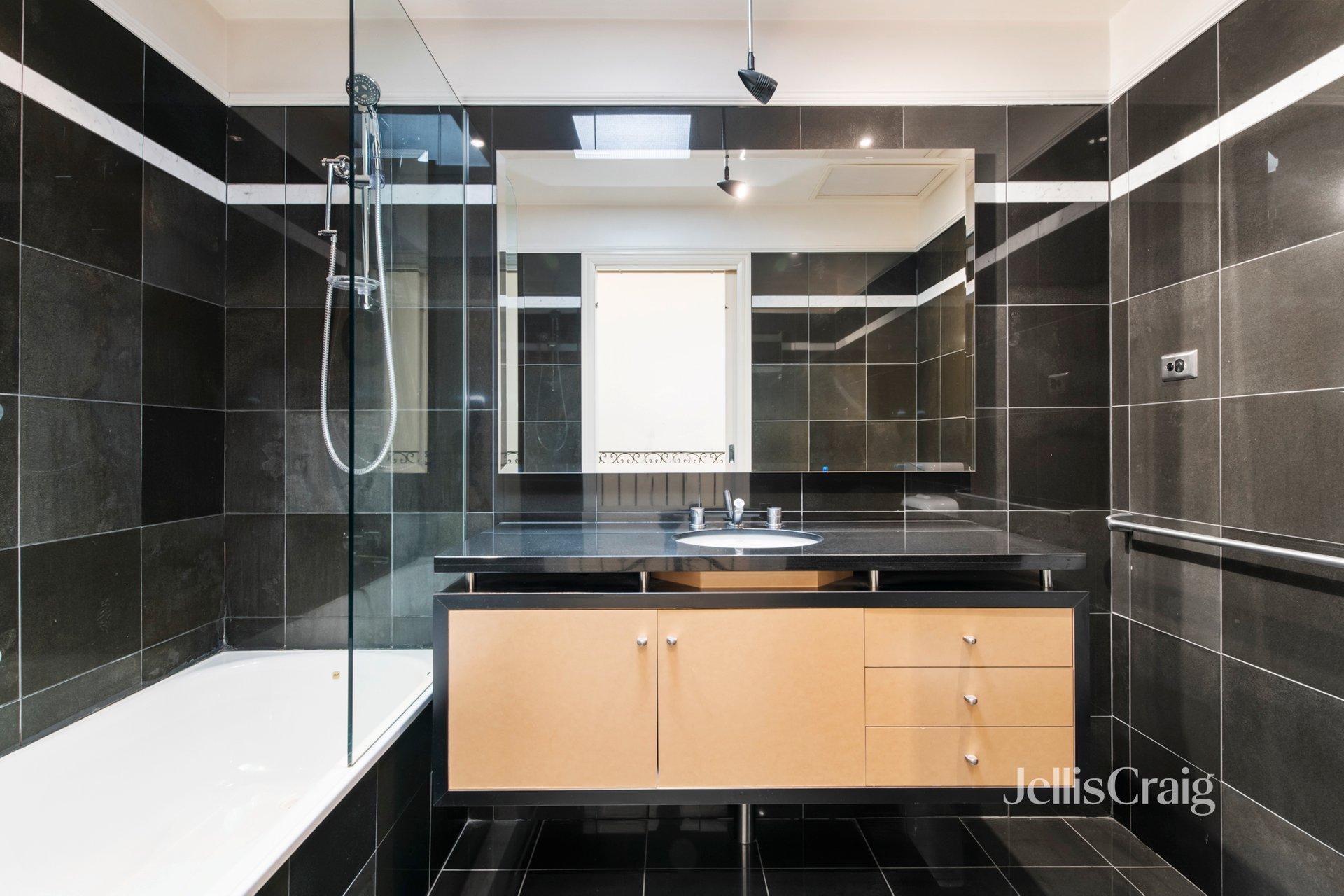 6A Surrey Rd, South Yarra image 6