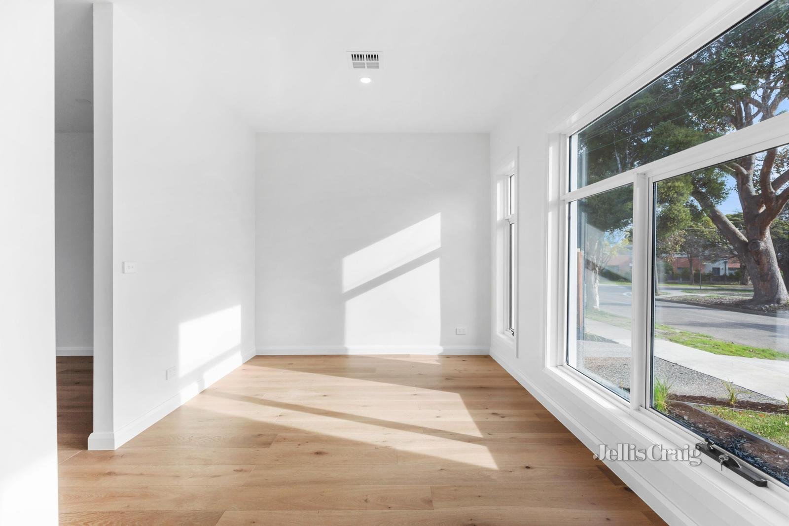 6B Beverley Grove, Mount Waverley image 4
