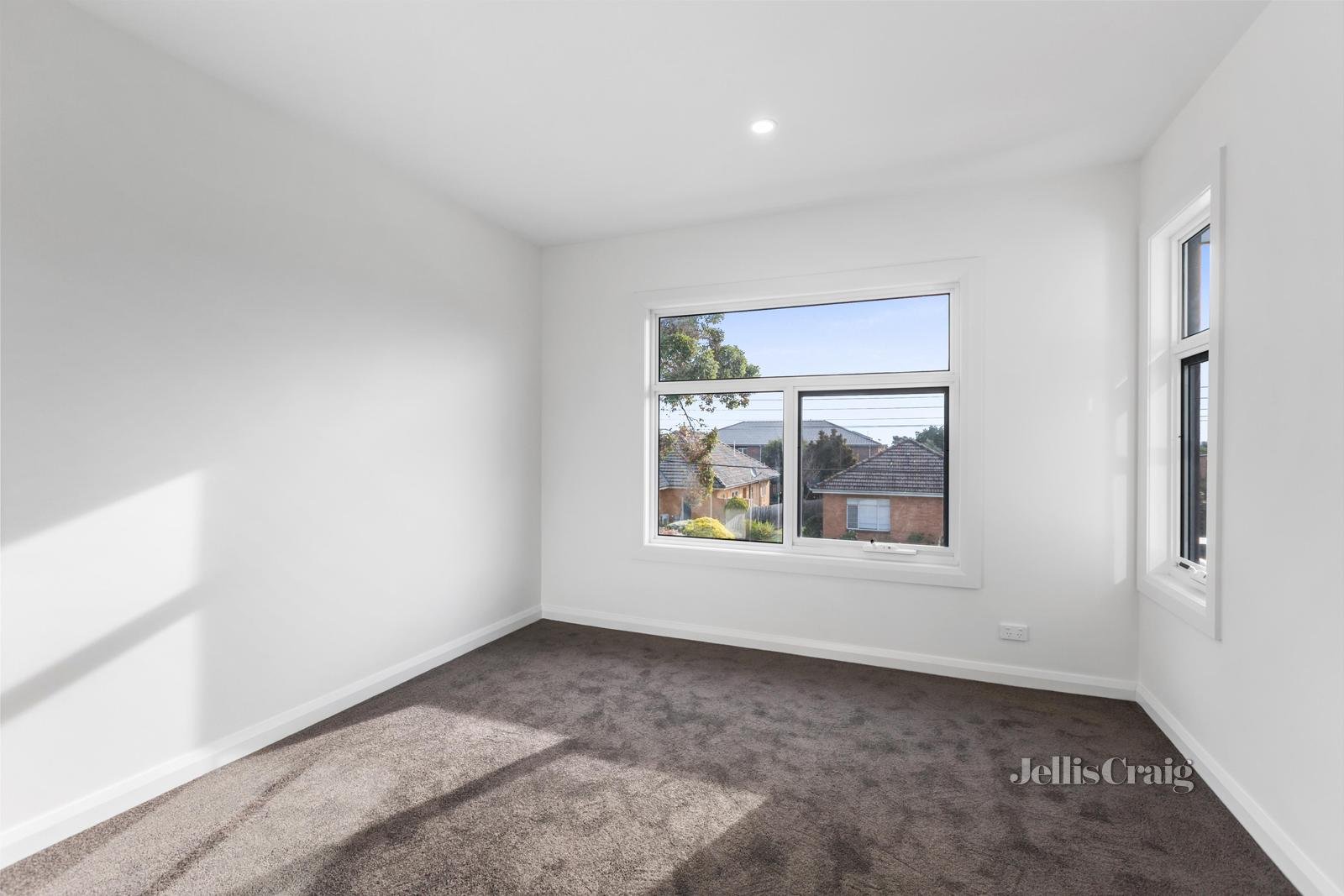 6B Beverley Grove, Mount Waverley image 6