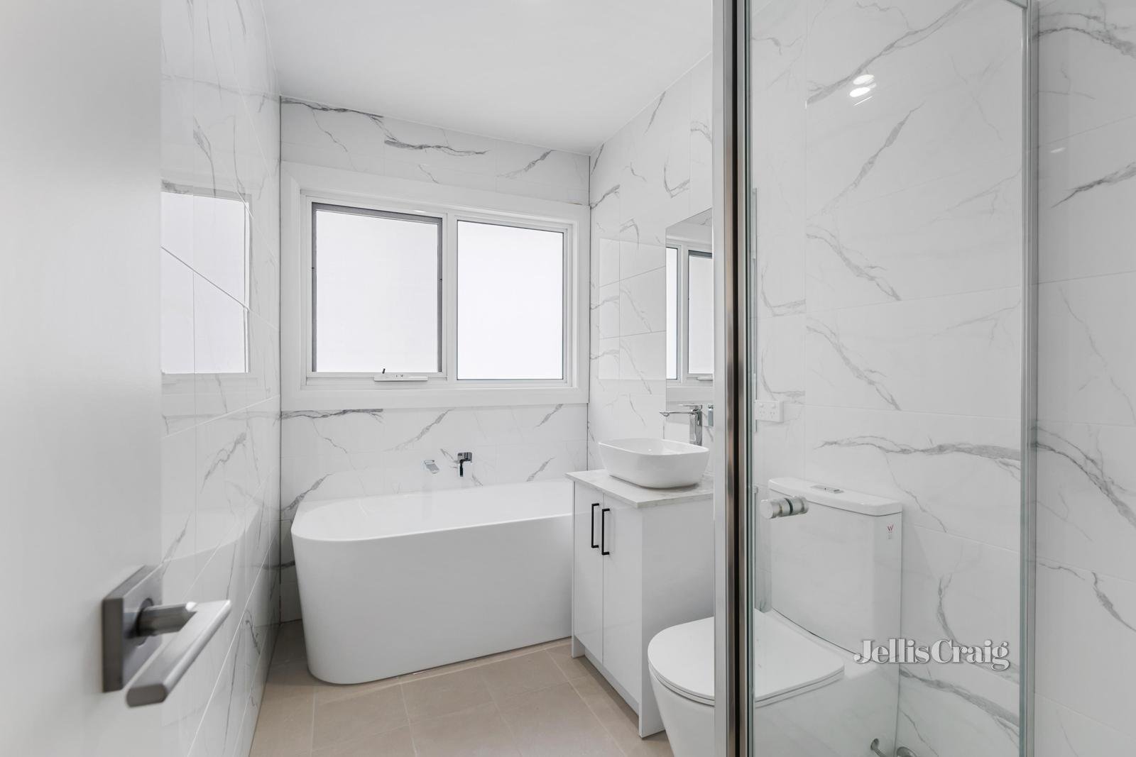 6B Beverley Grove, Mount Waverley image 8