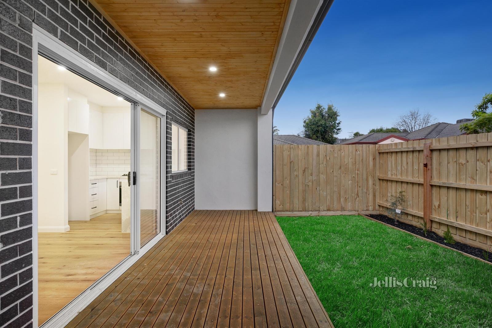 6B Beverley Grove, Mount Waverley image 10