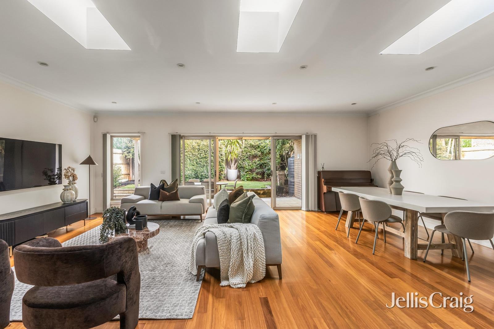 6B Riddle Street, Bentleigh image 2