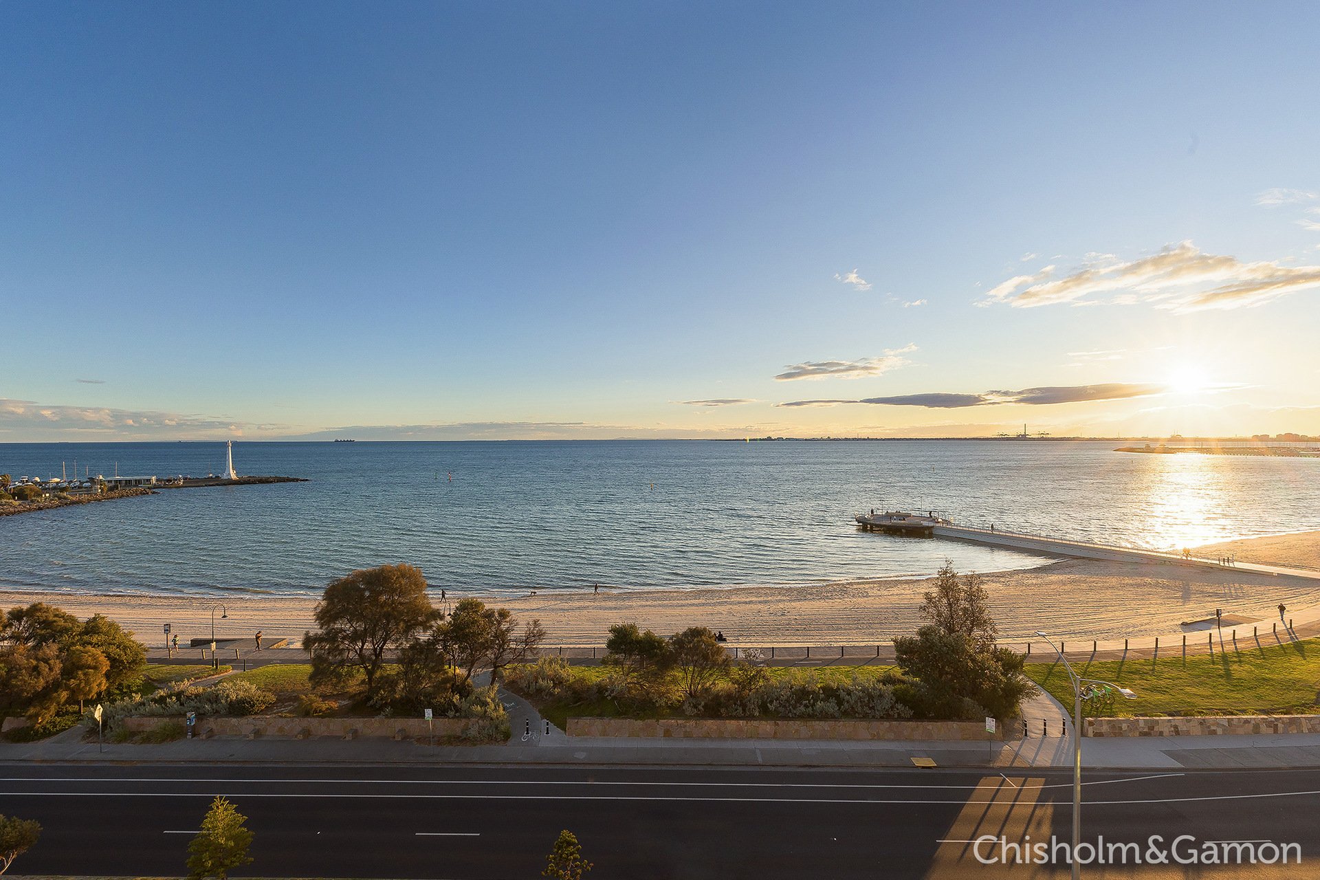 6B/12 Marine Parade, St&nbsp;Kilda image 2