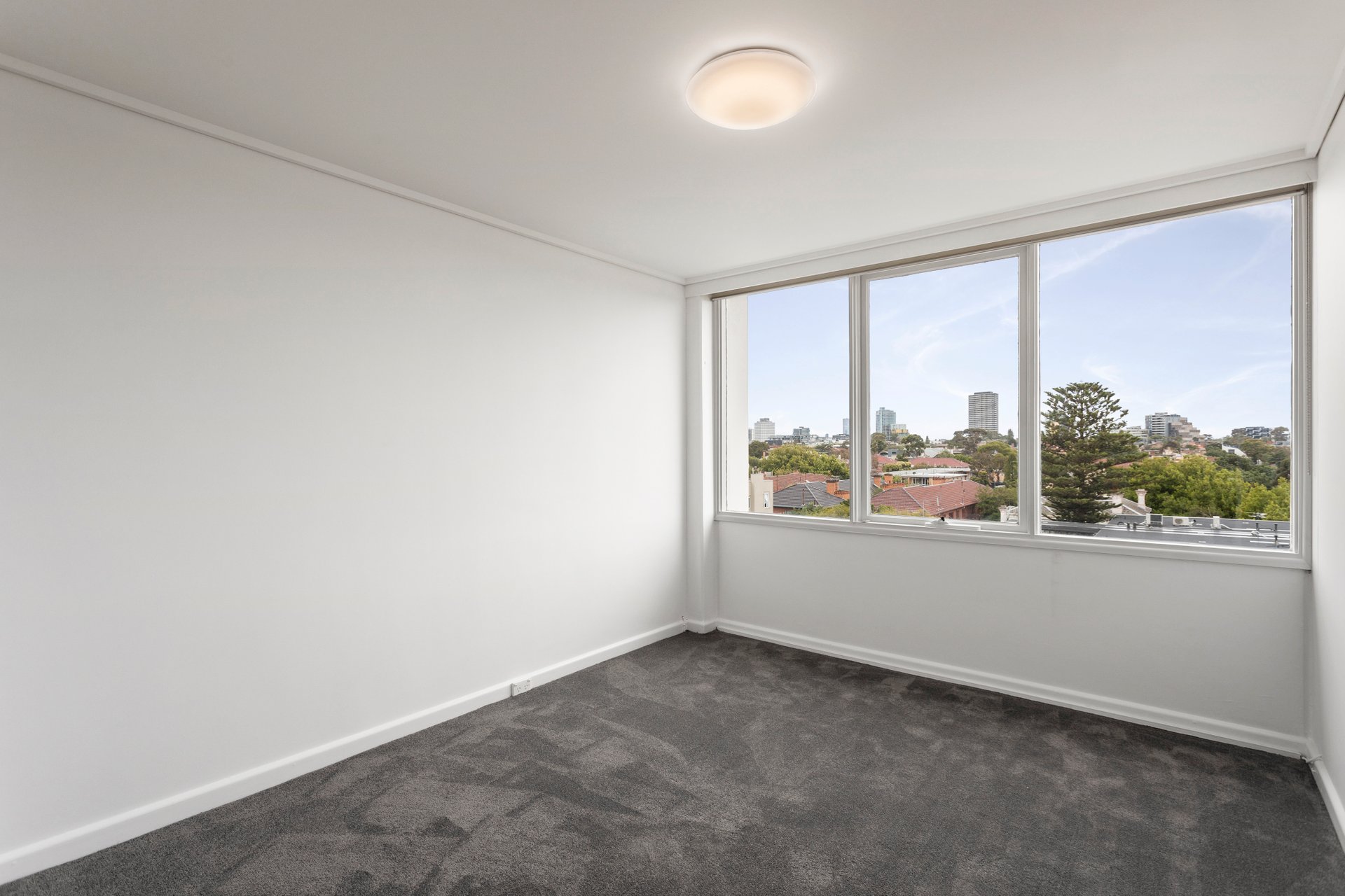 Property Gallery Thumbnail 7