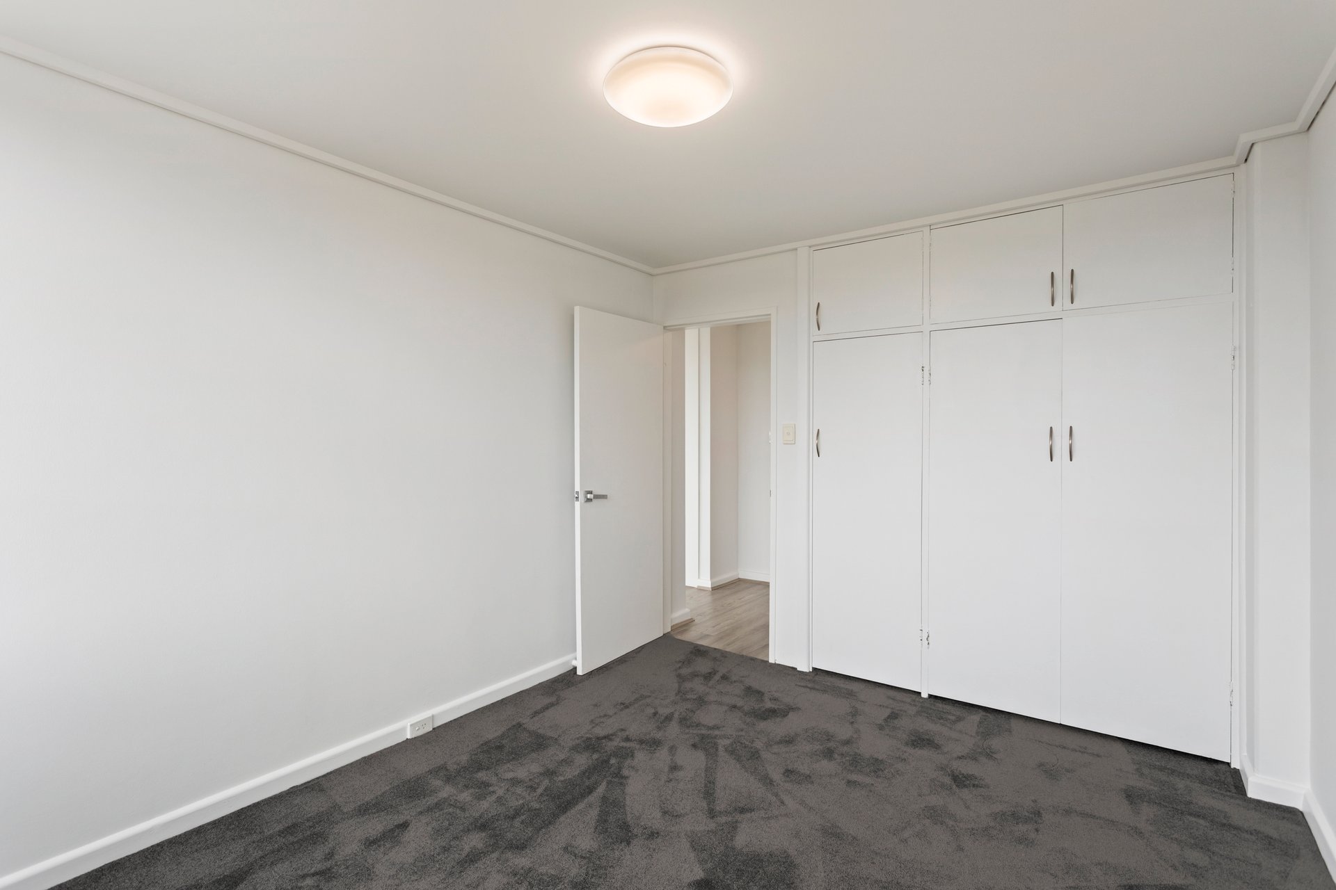 Property Gallery Thumbnail 8
