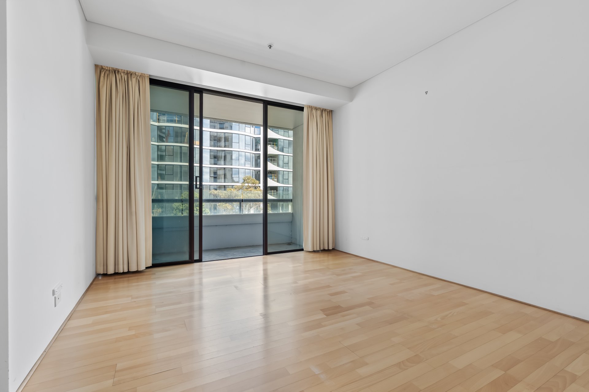 6C/29 Queens Road, Melbourne image 6