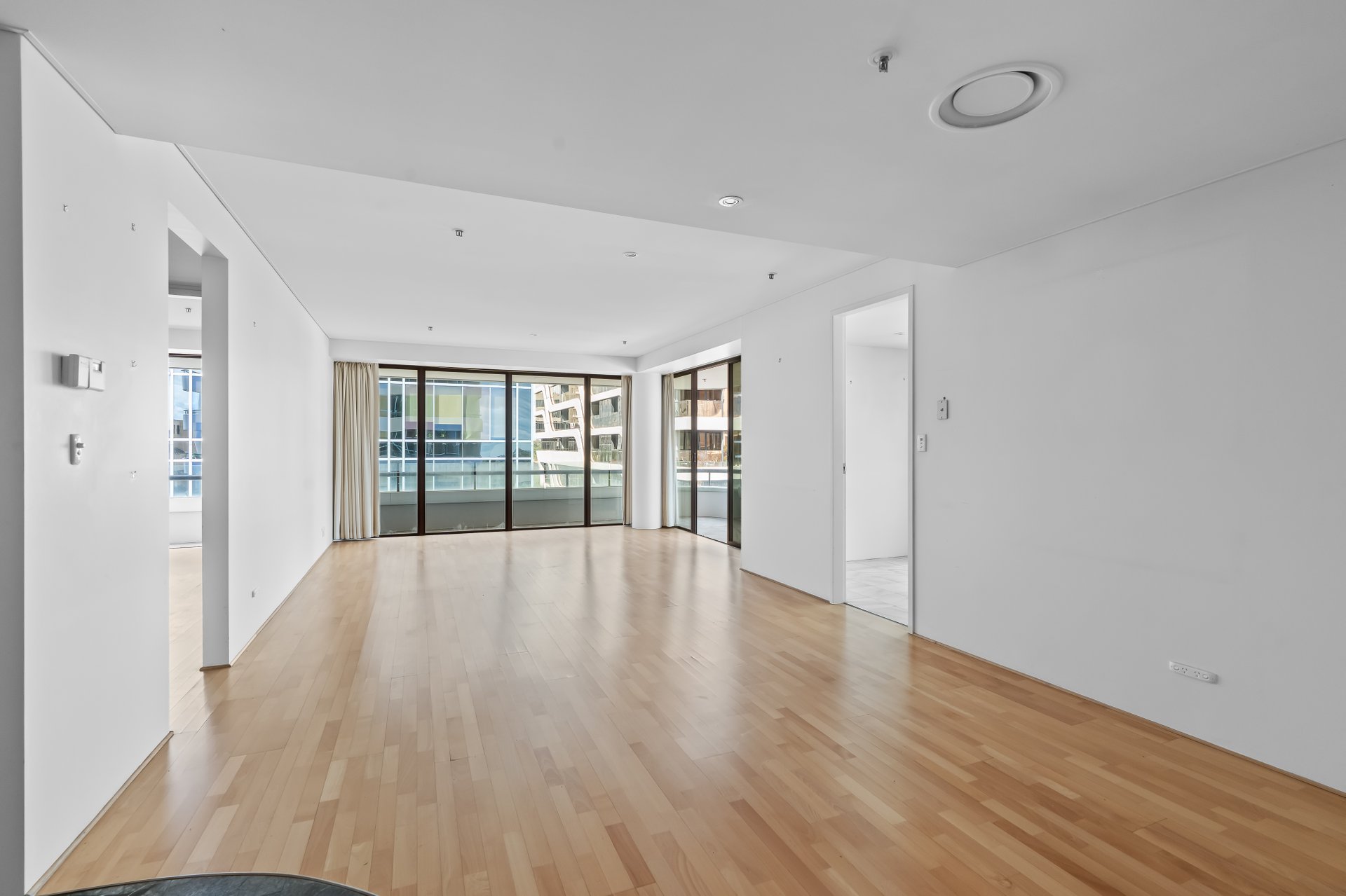 6C/29 Queens Road, Melbourne image 2
