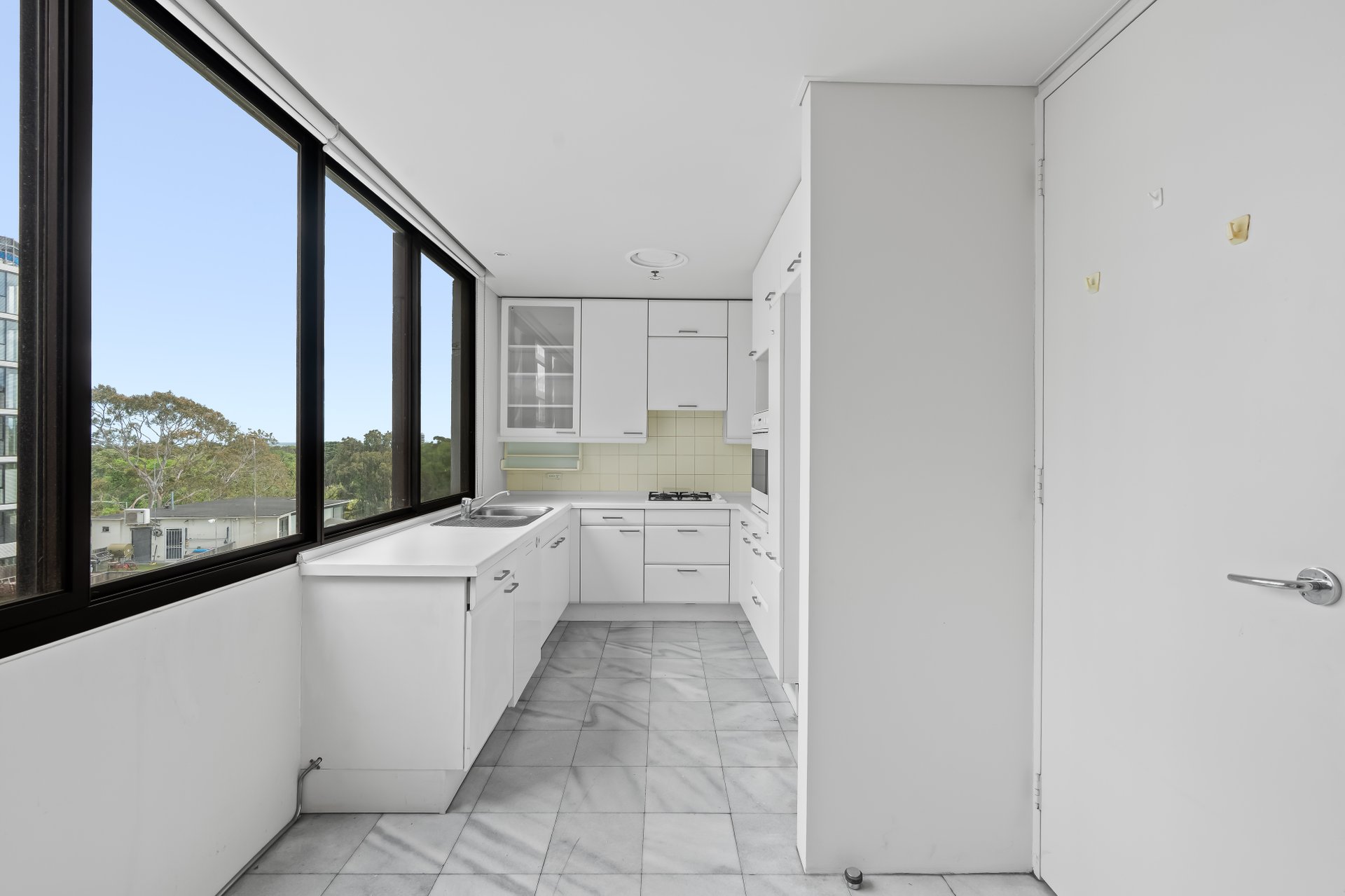 6C/29 Queens Road, Melbourne image 3