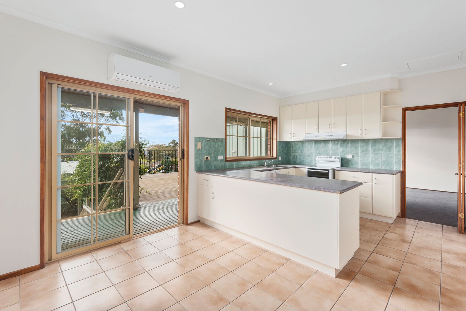 Property Gallery Thumbnail 3