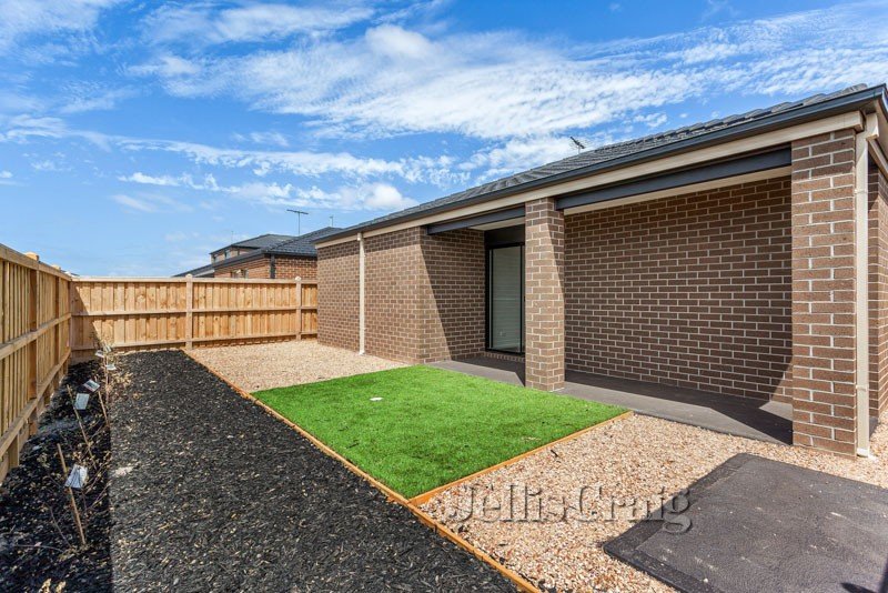 7 Anglers Avenue, Point Cook image 10