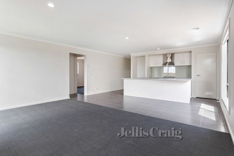 7 Anglers Avenue, Point Cook image 3