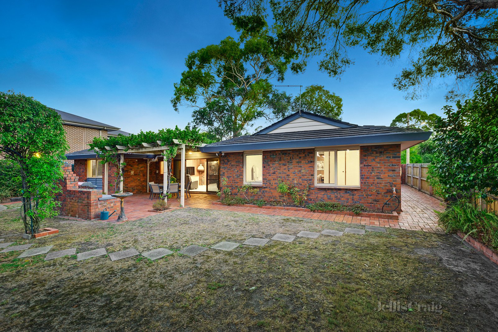 7 Appletree Drive, Glen Waverley image 10