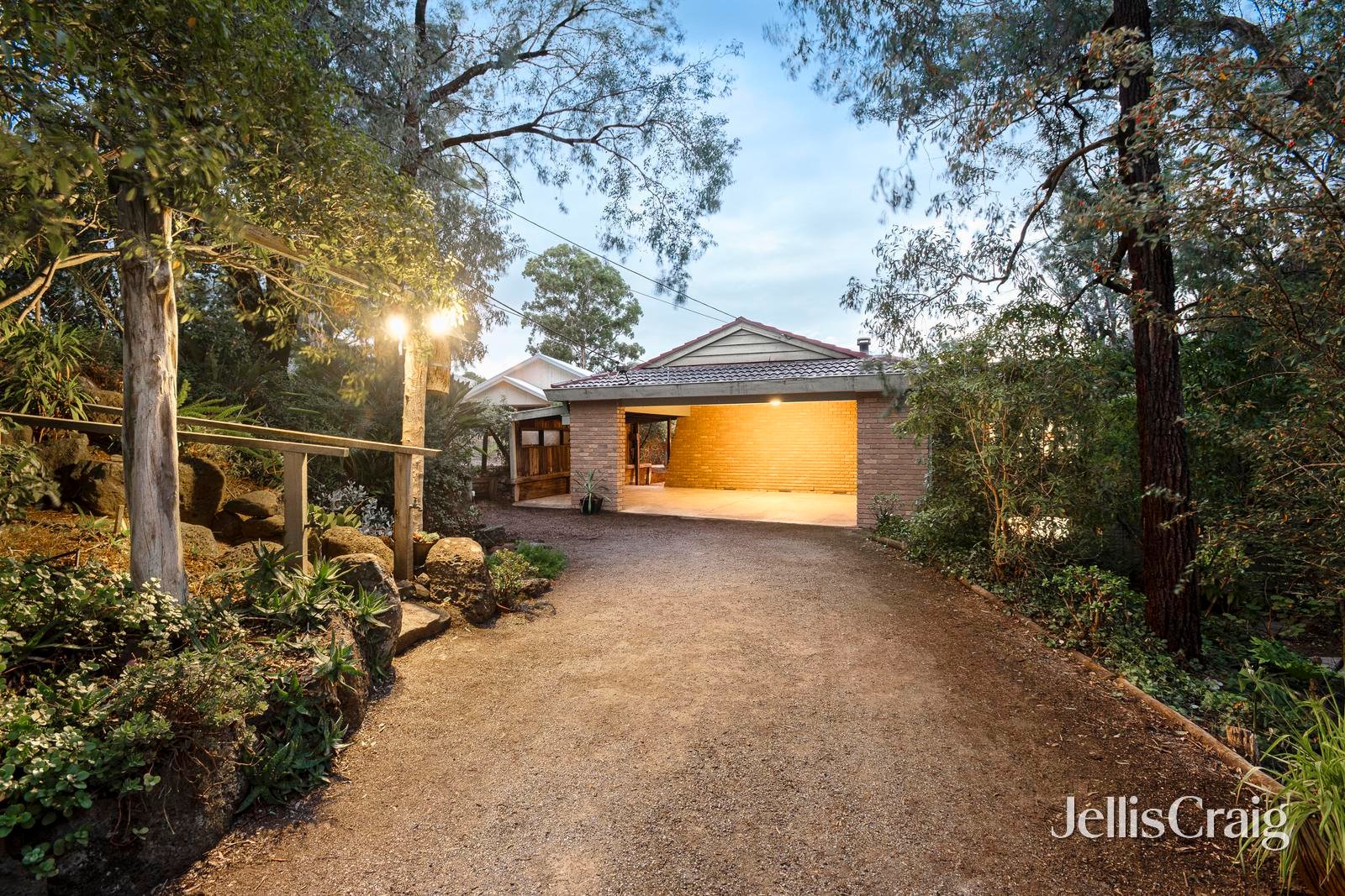 7 Arcola Court, Eltham image 1