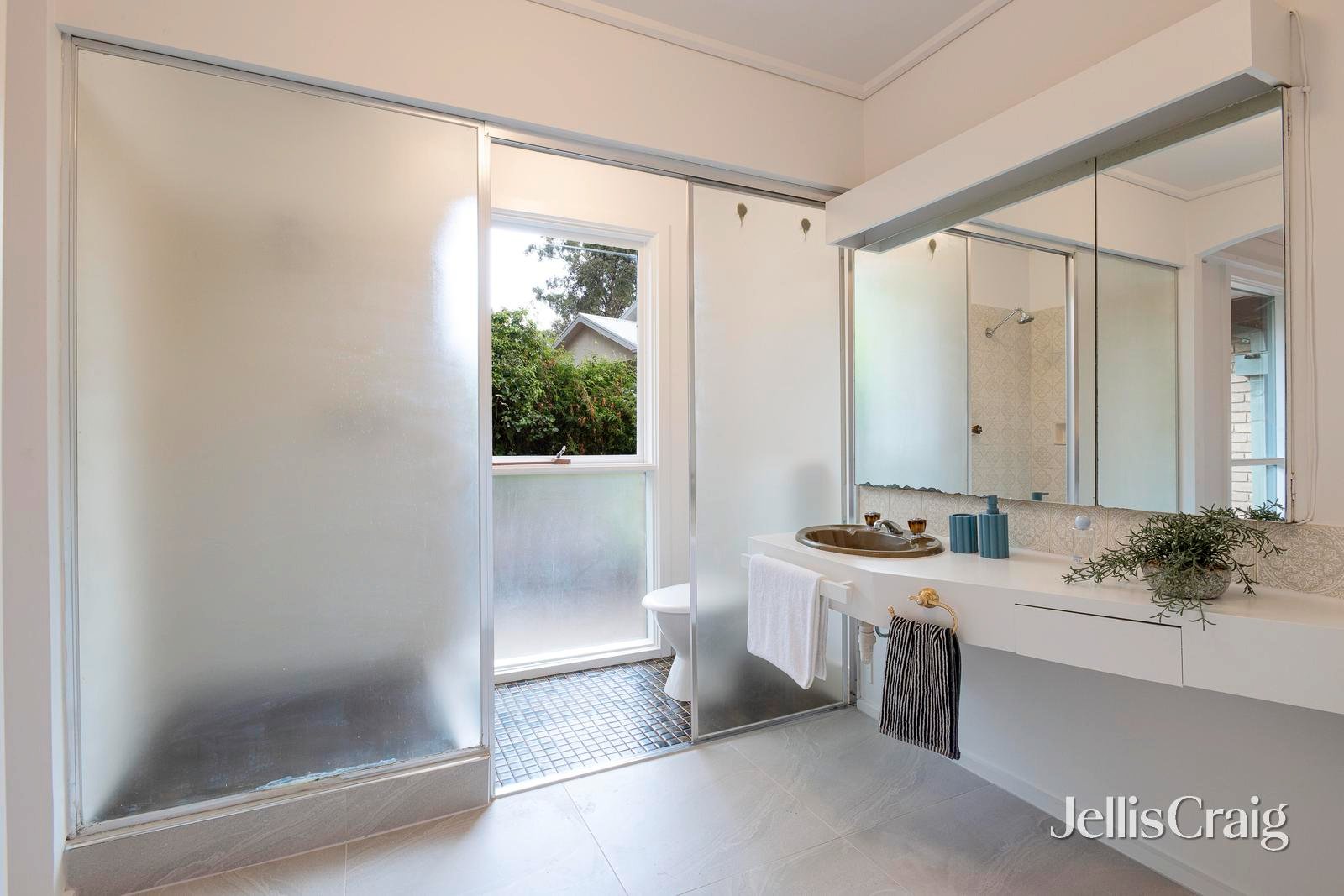 7 Arcola Court, Eltham image 9
