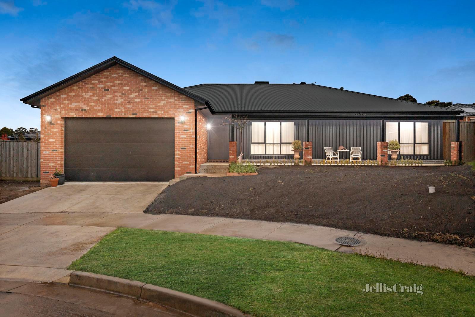 7 Arkansaw Court, Brown Hill image 2