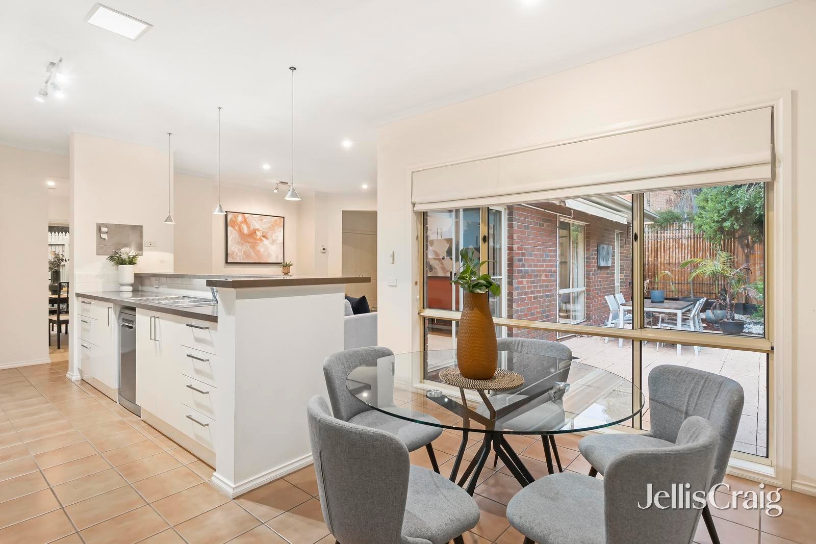 7 Arlington Walk, Vermont image 5