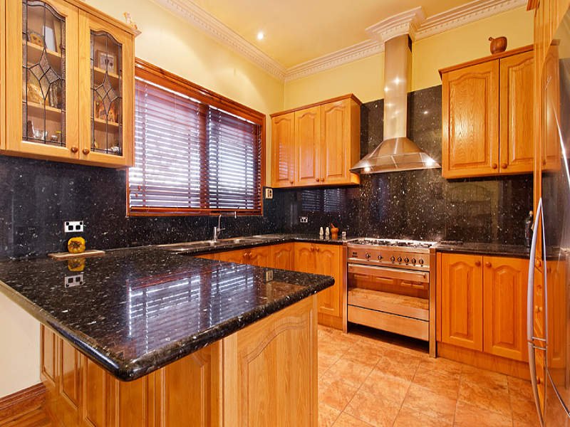 7 Austin Crescent East, Yarraville image 3