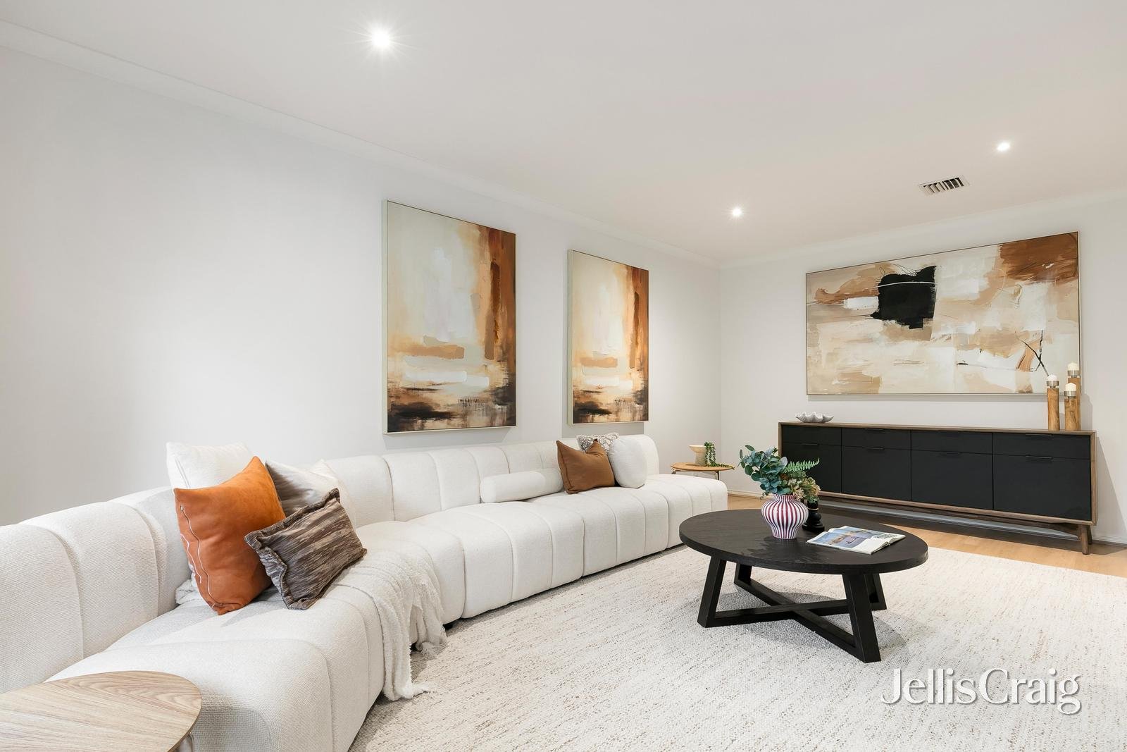 7 Autumn Grove, Mitcham image 2
