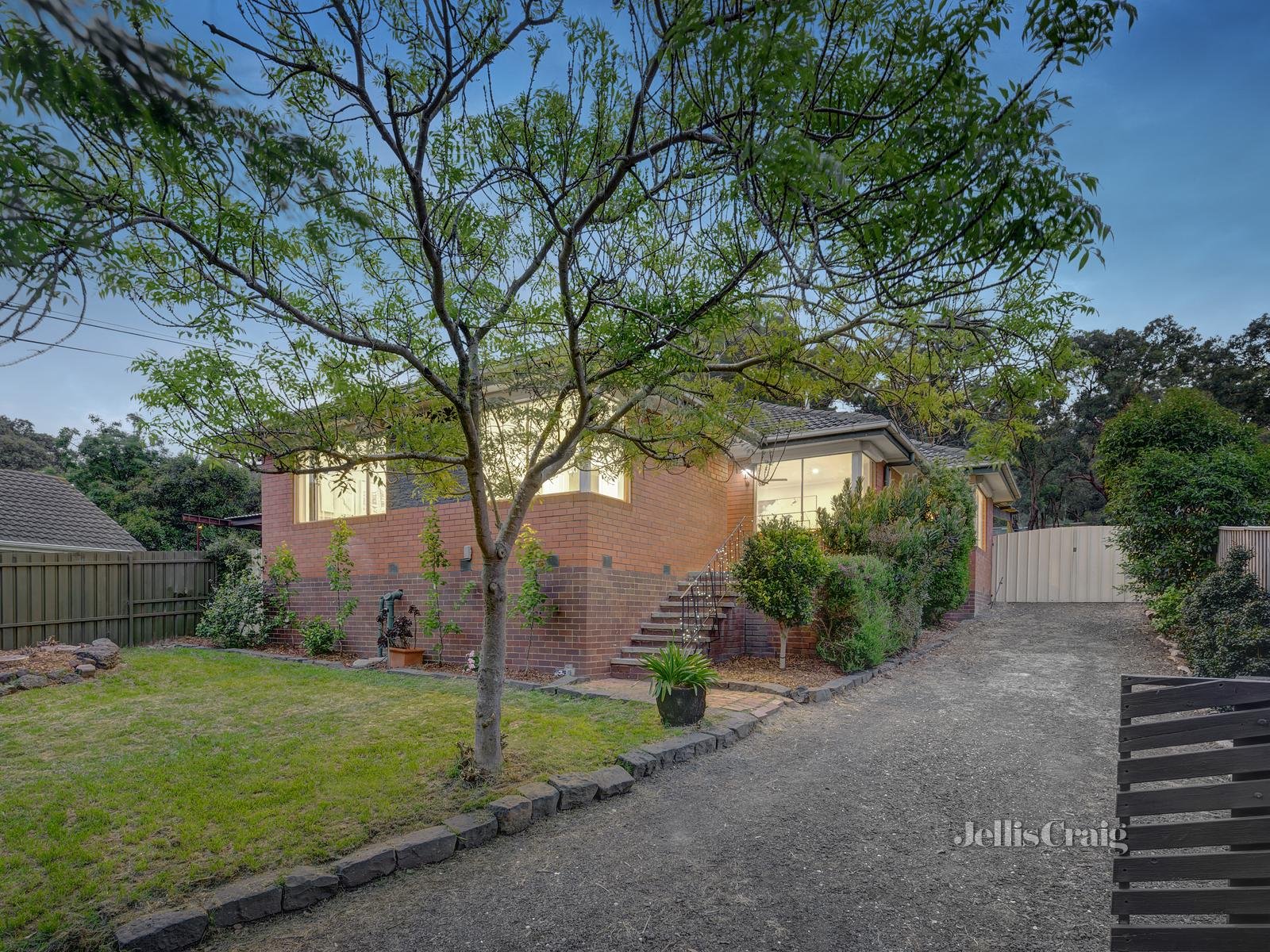 7 Banks Road, Eltham North image 1