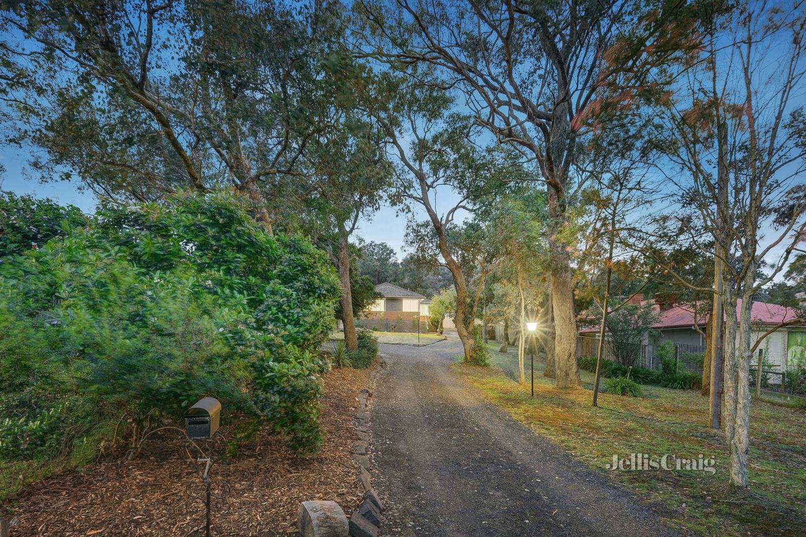 7 Banks Road, Eltham North image 10