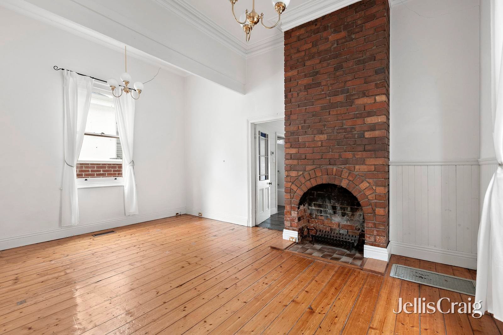 7 Black Street, Essendon image 3