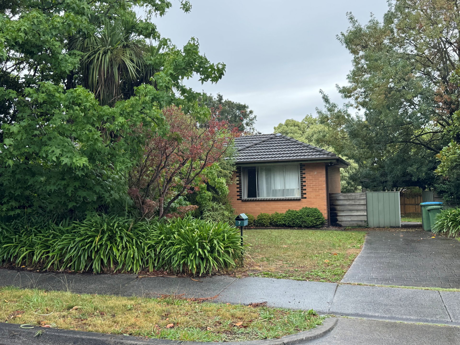 7 Broughton Avenue, Croydon image 1