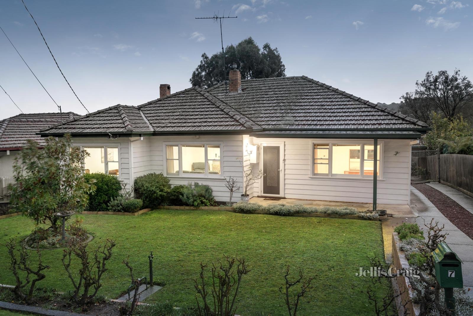 7 Bryan Court, Eltham image 1