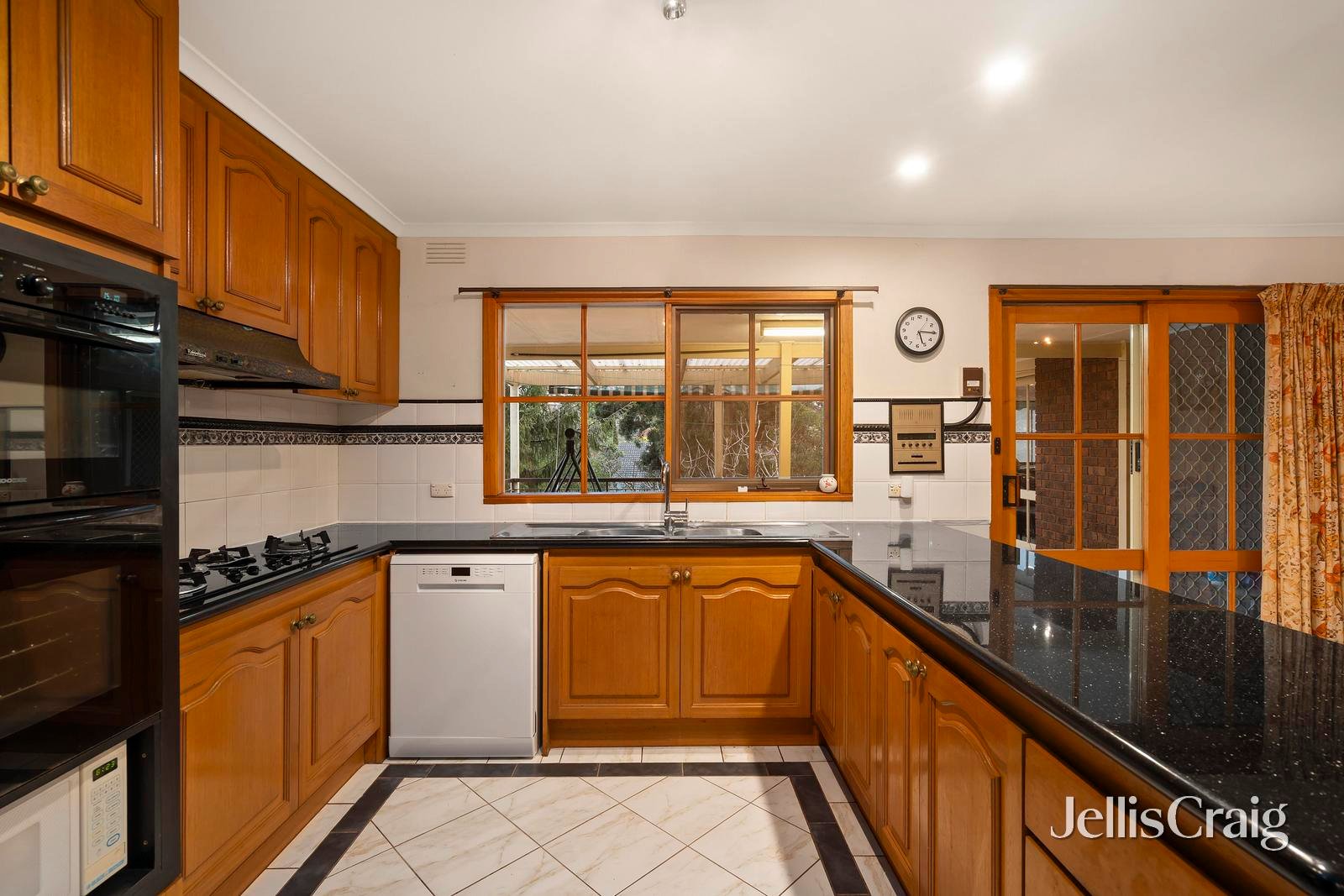 7 Burns Court, Templestowe image 3