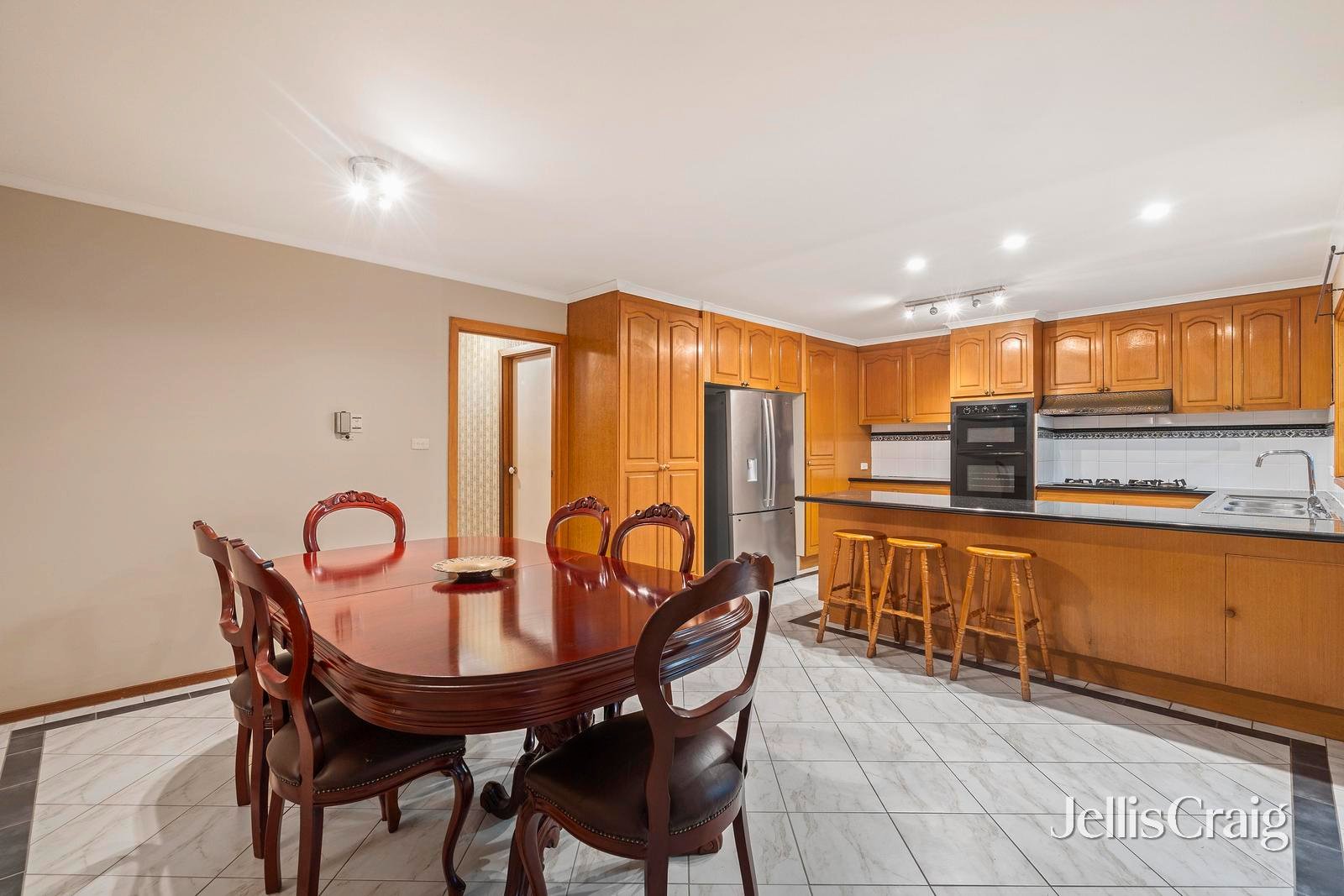 7 Burns Court, Templestowe image 5