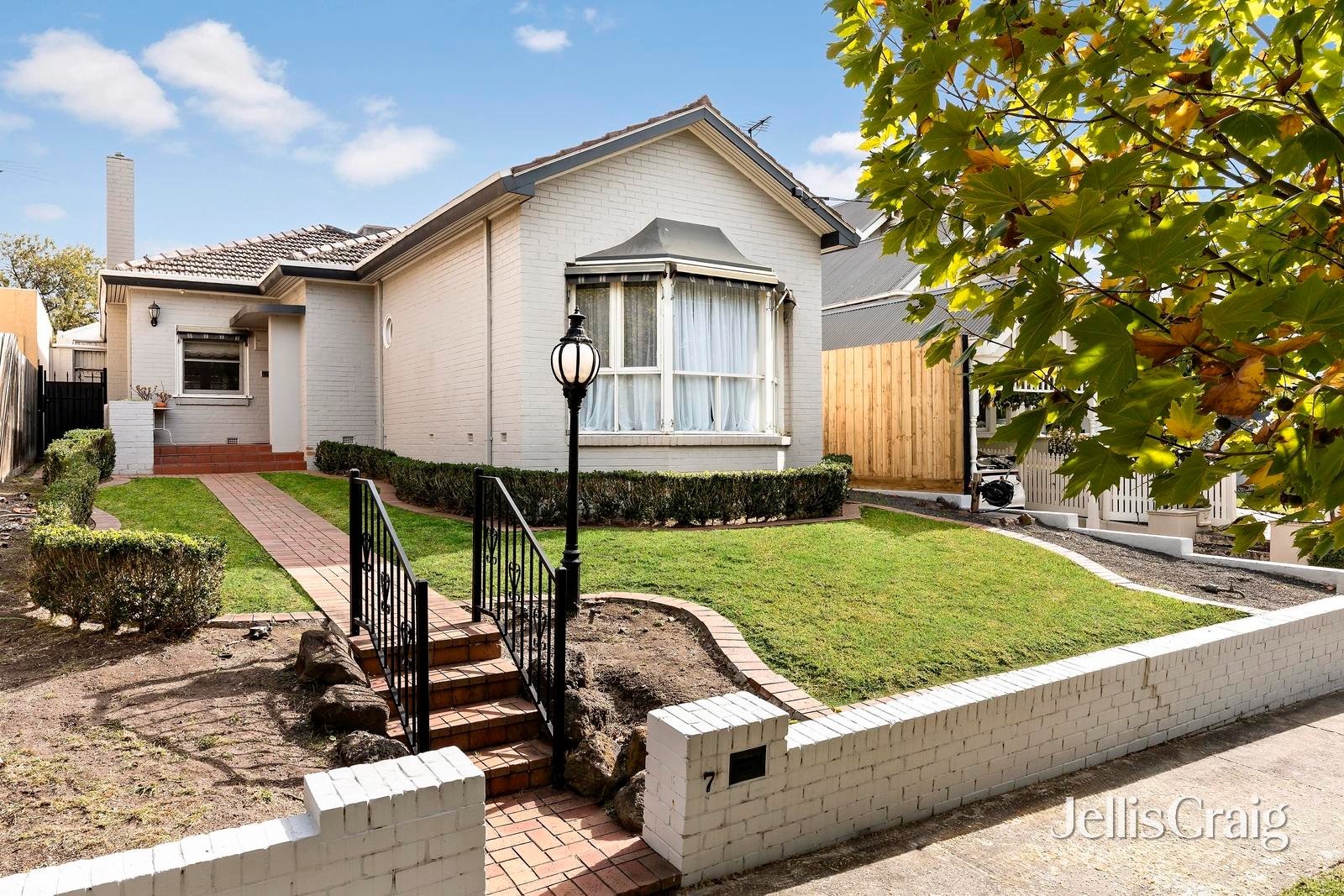 7 Carnarvon Road, Essendon image 1
