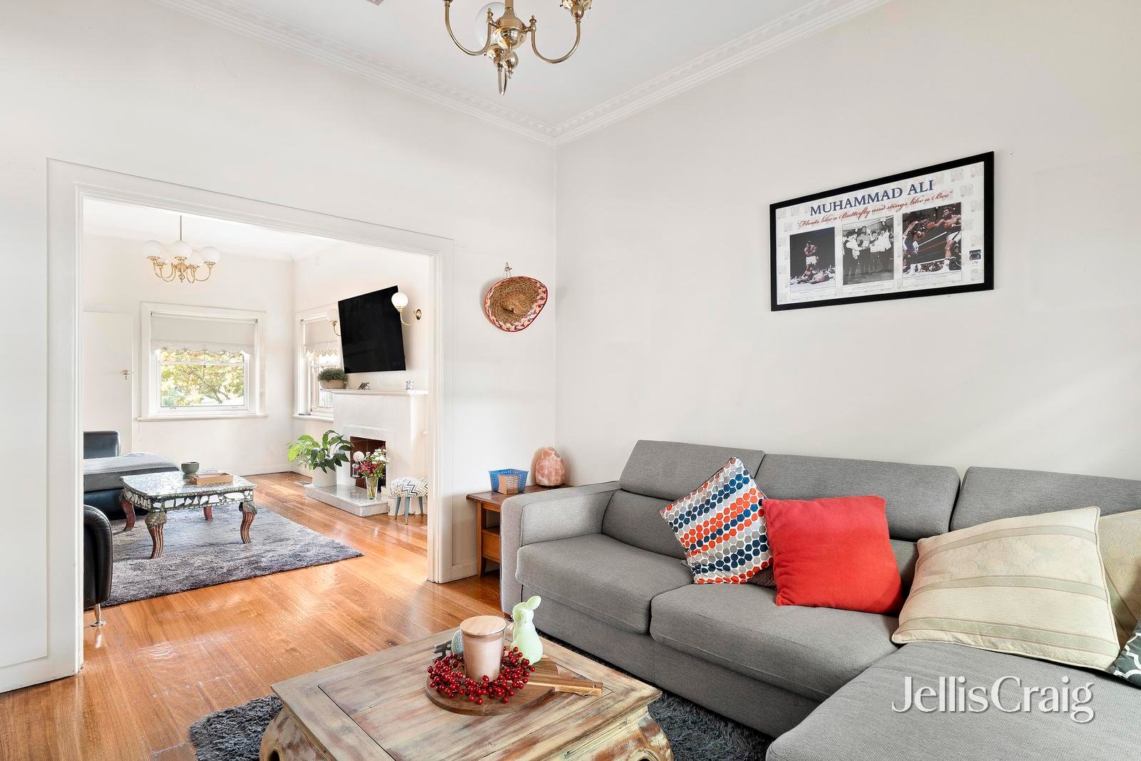 7 Carnarvon Road, Essendon image 4
