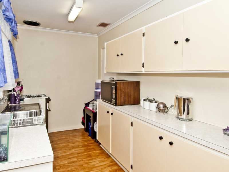7 Challenger Close, Whittington image 2