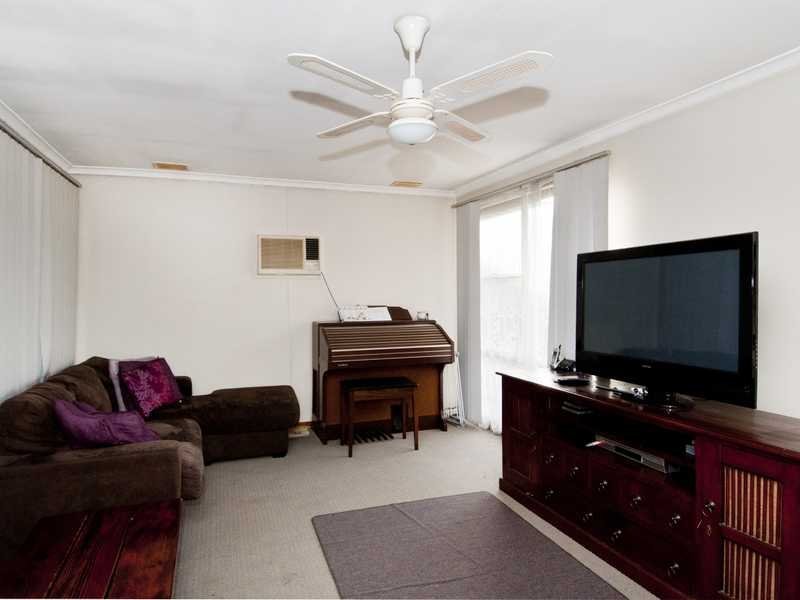 7 Challenger Close, Whittington image 4