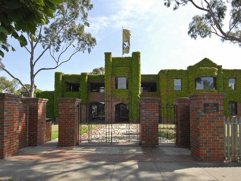 7 Churchill Avenue, Newtown image 3