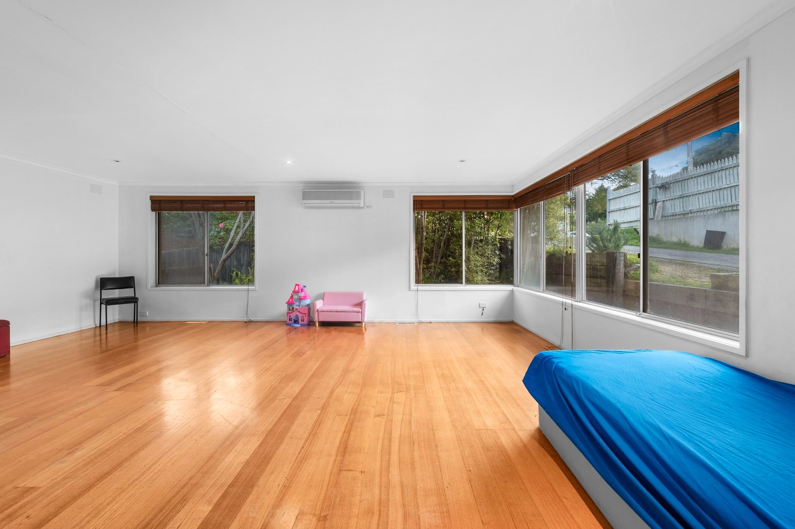 Property Gallery Thumbnail 6