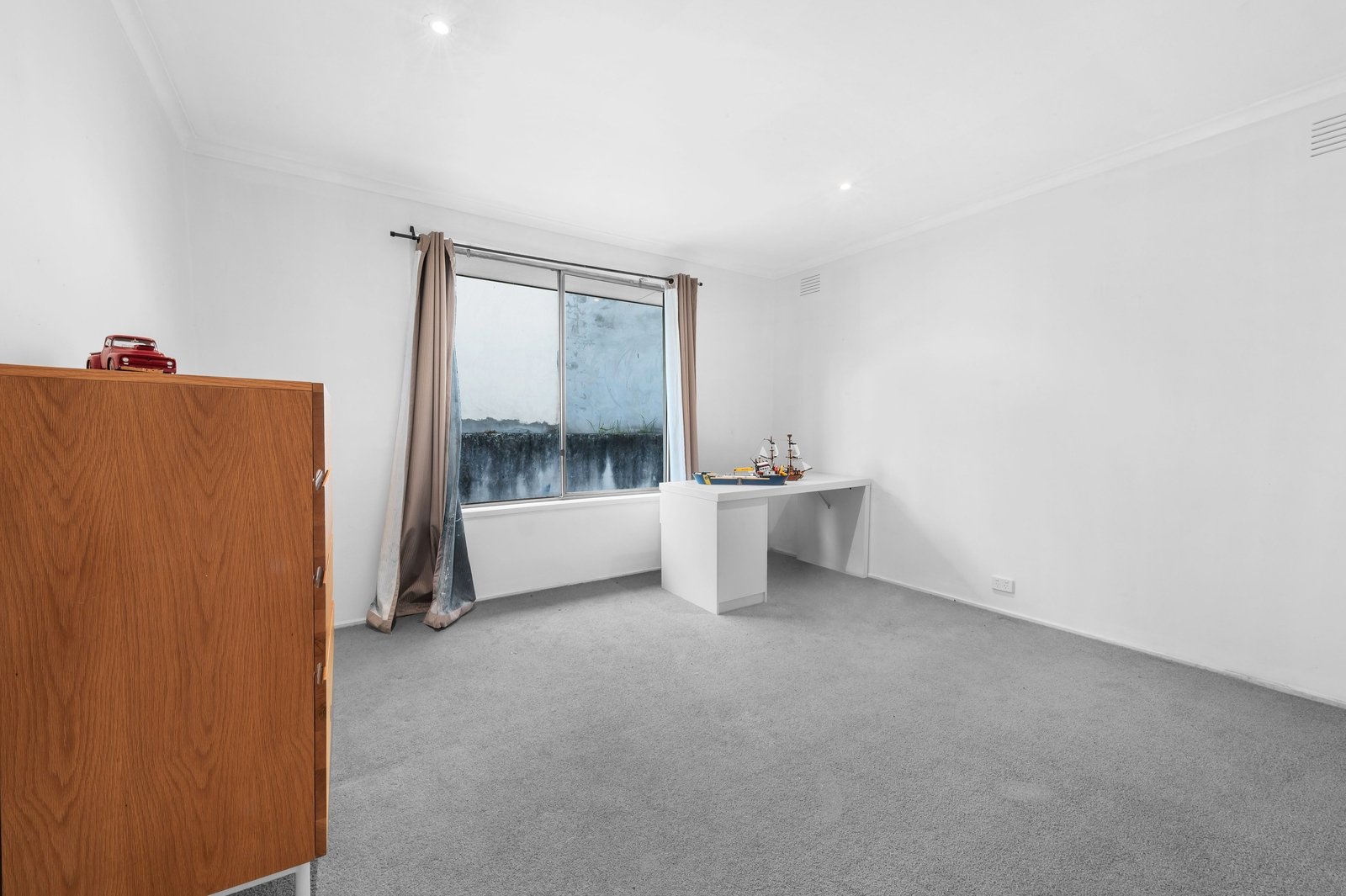 Property Gallery Thumbnail 9