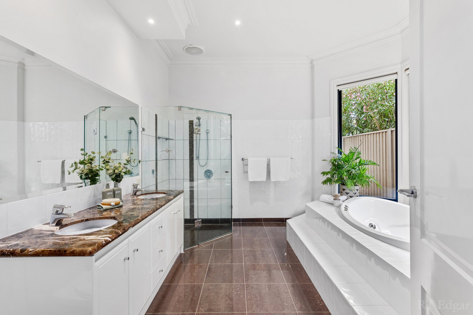 Property Gallery Thumbnail 8