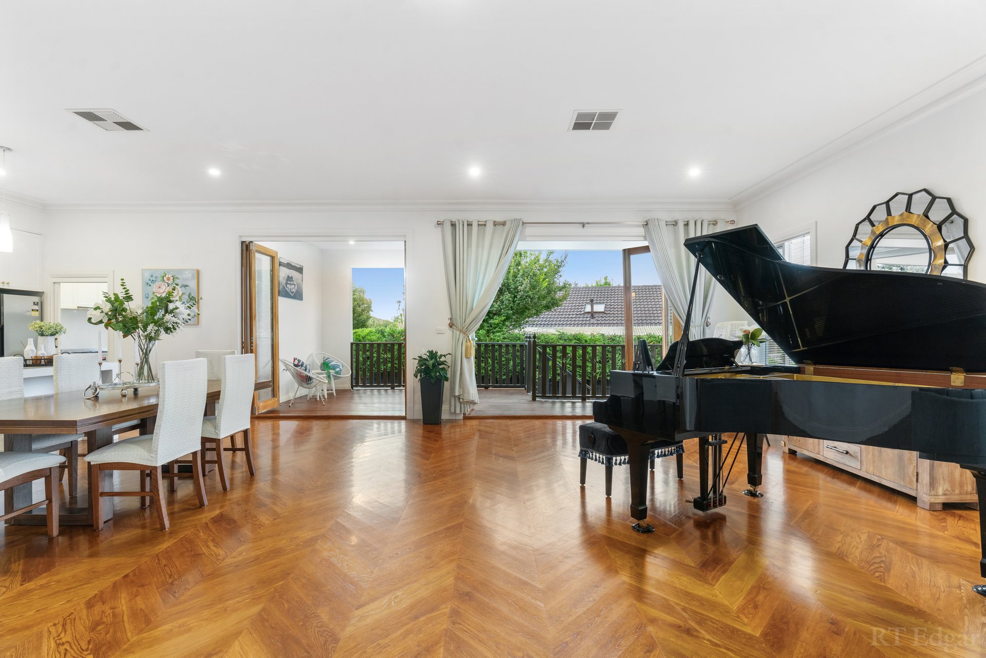 Property Gallery Thumbnail 3