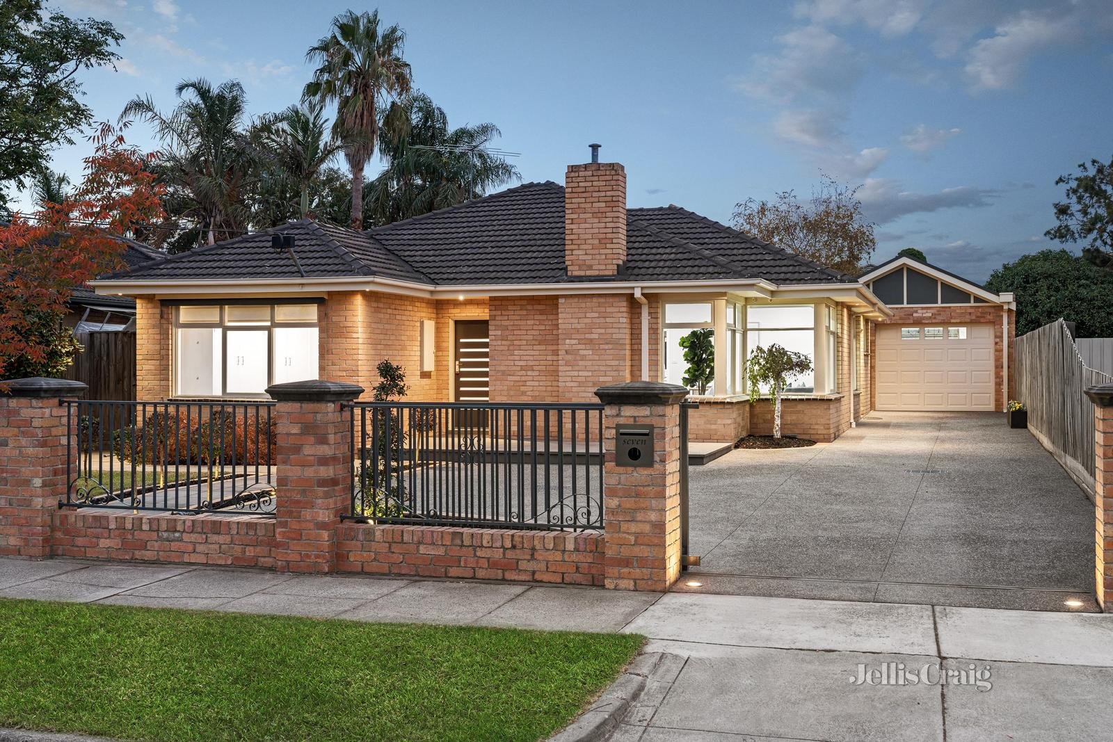7 Craigmore Avenue, Mentone image 1
