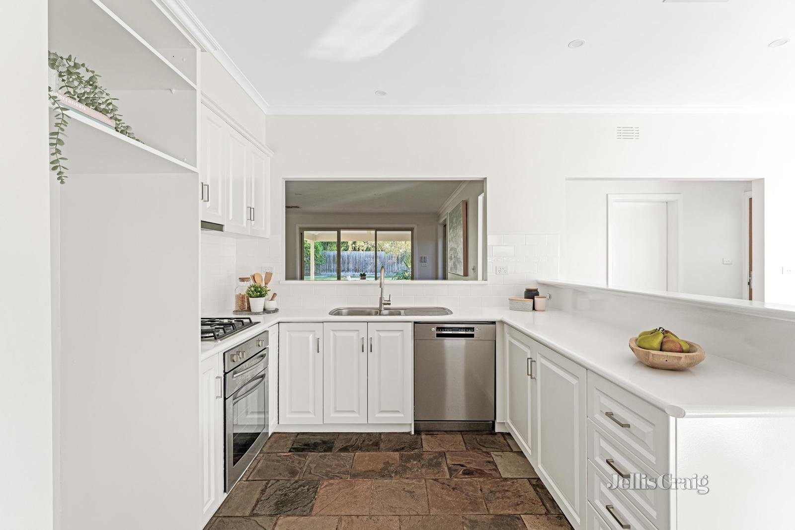 7 Craigmore Avenue, Mentone image 6