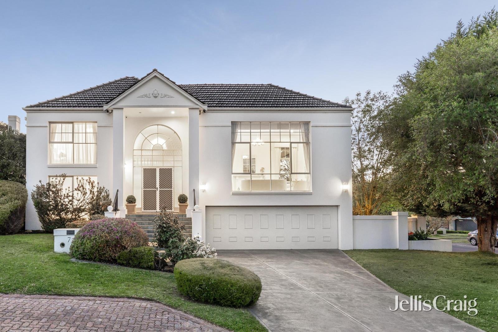 7 Dalkeith Court, Doncaster East image 1