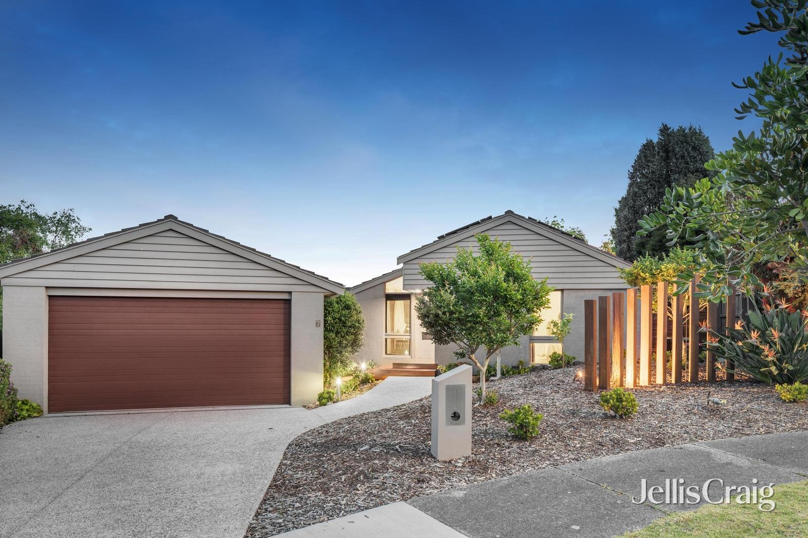 7 Darvell Close, Wheelers Hill image 1