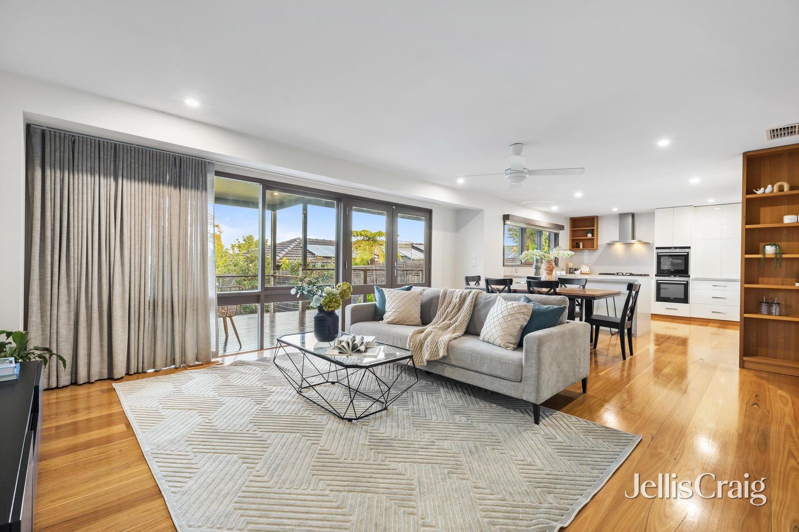 7 Darvell Close, Wheelers Hill image 2