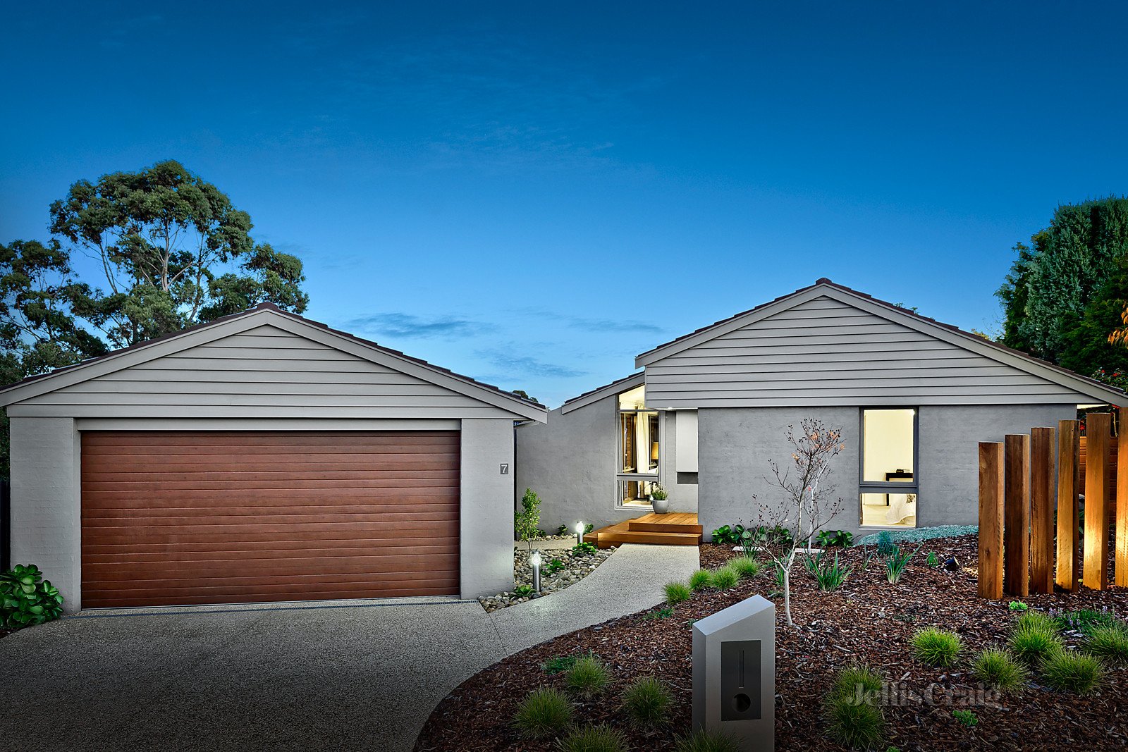 7 Darvell Close, Wheelers Hill image 1