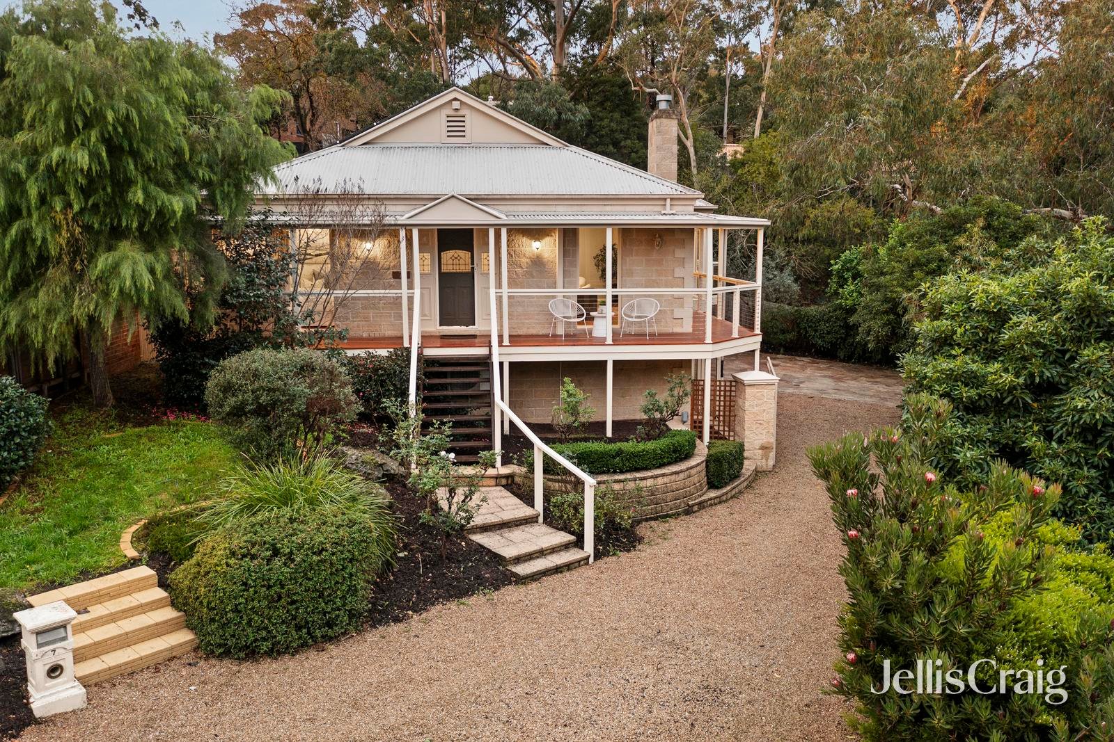 7 Delmuir Close, Eltham image 1